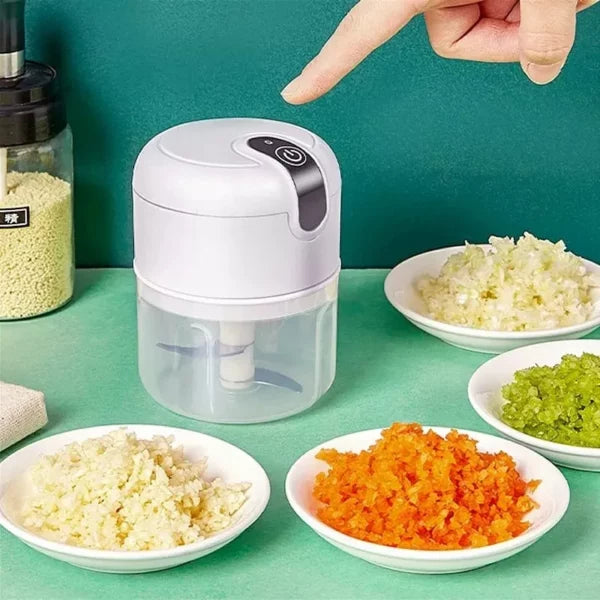 Mini Processador Triturador em uso